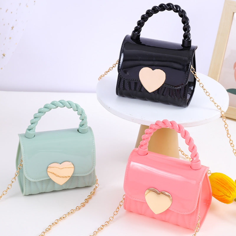 BOUTIQUE PREORDER: The Kinsley Heart Purse 1.6.25