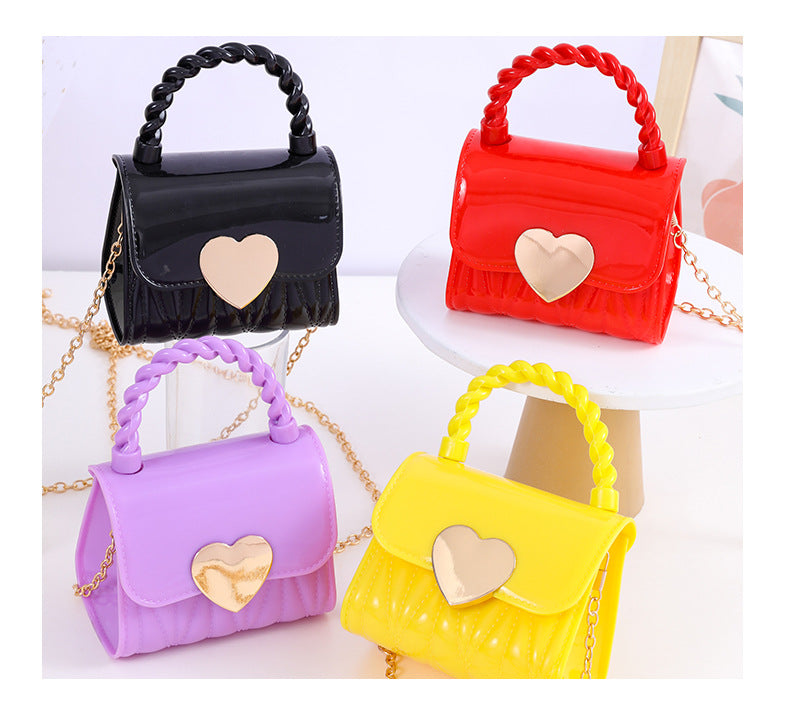 BOUTIQUE PREORDER: The Kinsley Heart Purse 1.6.25